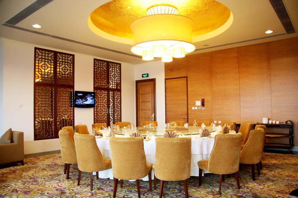 Crowne Plaza Hotel Dandong Restaurante foto
