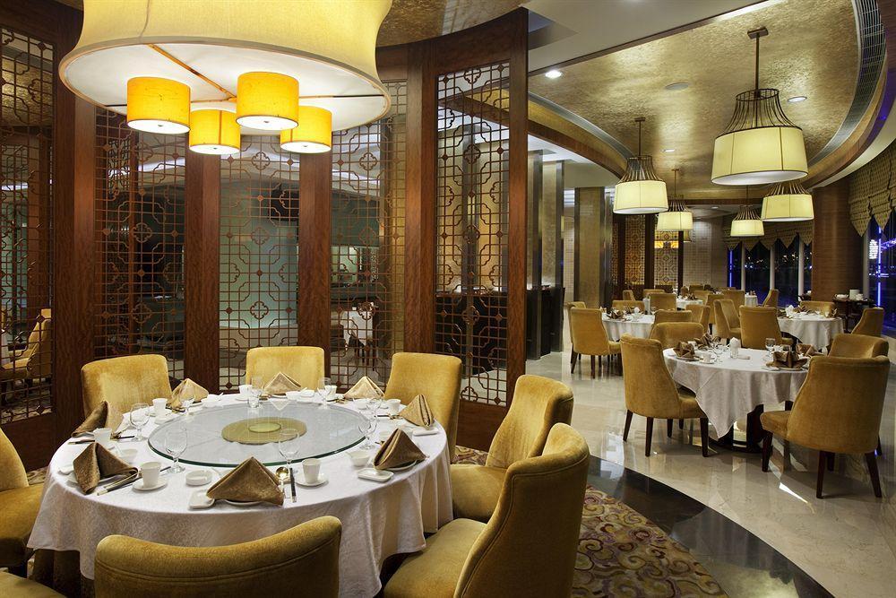 Crowne Plaza Hotel Dandong Restaurante foto